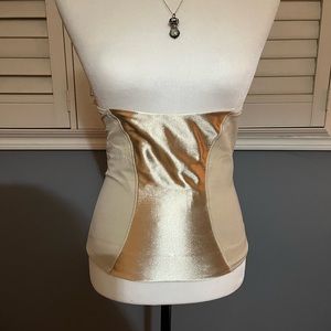 Size XL slimmer it looks large only because the mannequin is a size small